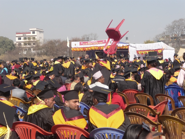 मञ्चबाट दीक्षा, दर्शकदीर्घामा विद्यार्थीको रमिता !