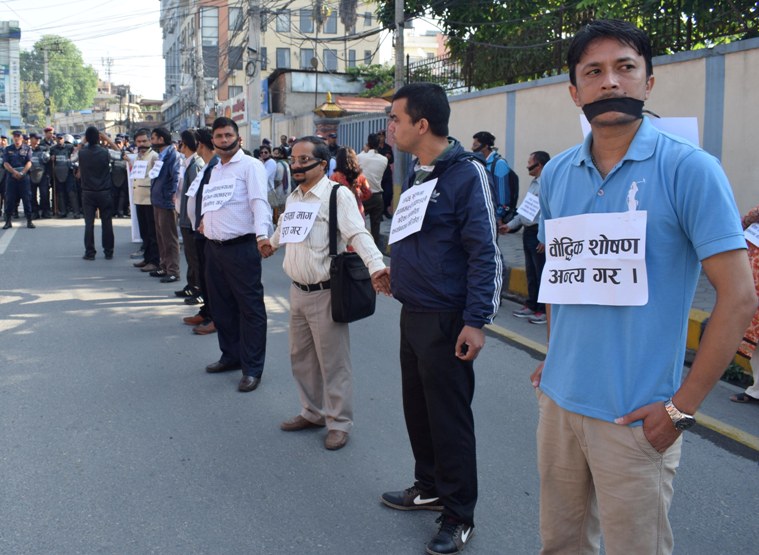 हातमा चक डष्टर लिनु पर्नेहरुको मुखमा कालोपट्टि 