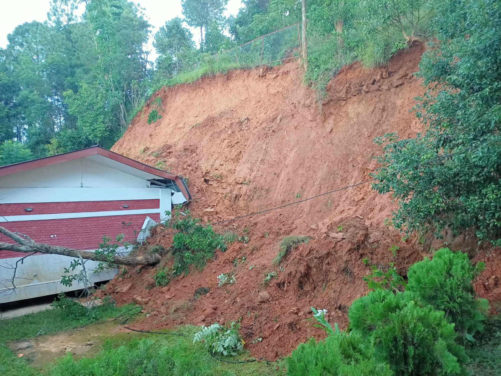 १८ विद्यार्थीको मृत्यु, २४ वटा विद्यालय भवन पूर्ण रुपमा क्षति